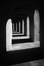 Bogen Und Passagen Symmetrisches Muster Monochromatische Architektur | Schwarz Weiss | Farbenwelten