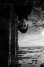 Person Unter Pier Kunstvolle Aufnahme Meer Reflection | Schwarz Weiss | Farbenwelten