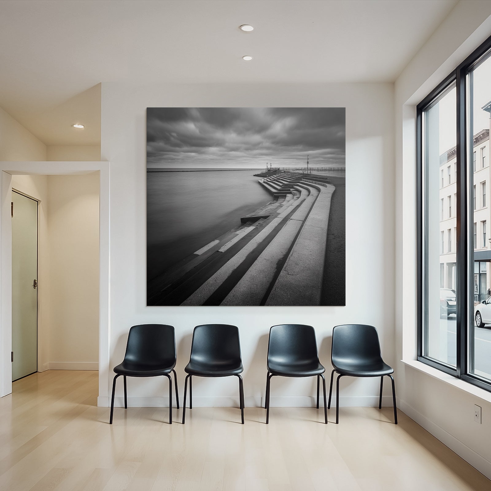 Schwarz Und Weiss Fotografie Von Der Küste Mit Betonstufen Zu Wasser Und Bewölkten Himmel