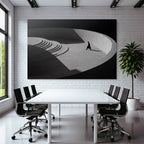 Einsame Figur In Minimalistischer Architektur