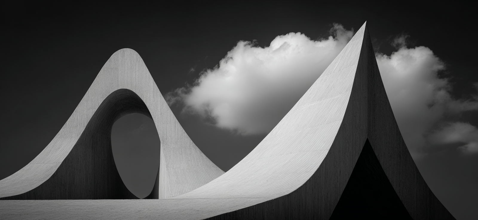 Moderne Architektur Mit Kurven Und Lichtspiel | Schwarz Weiss | Farbenwelten