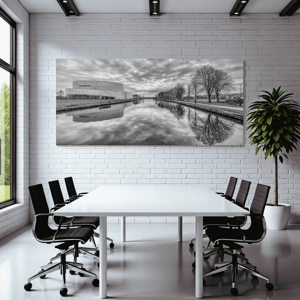 Moderne Architektur Neben Kanel Reflexionen Schwarz Weiss