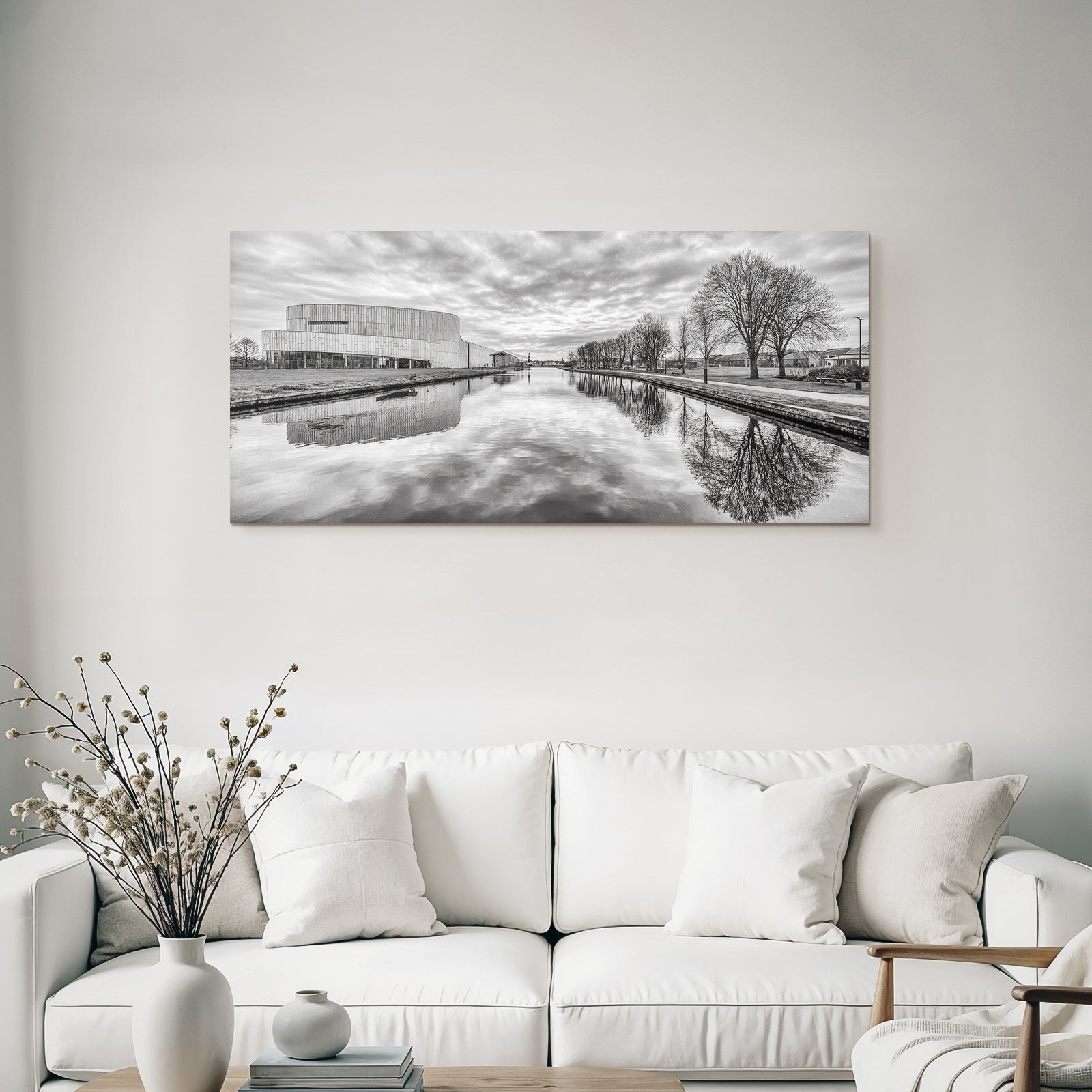 Moderne Architektur Neben Kanel Reflexionen Schwarz Weiss