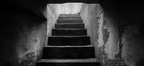 Treppe In Einem Dunklen Raum Mit Schatten Effekt | Schwarz Weiss | Farbenwelten