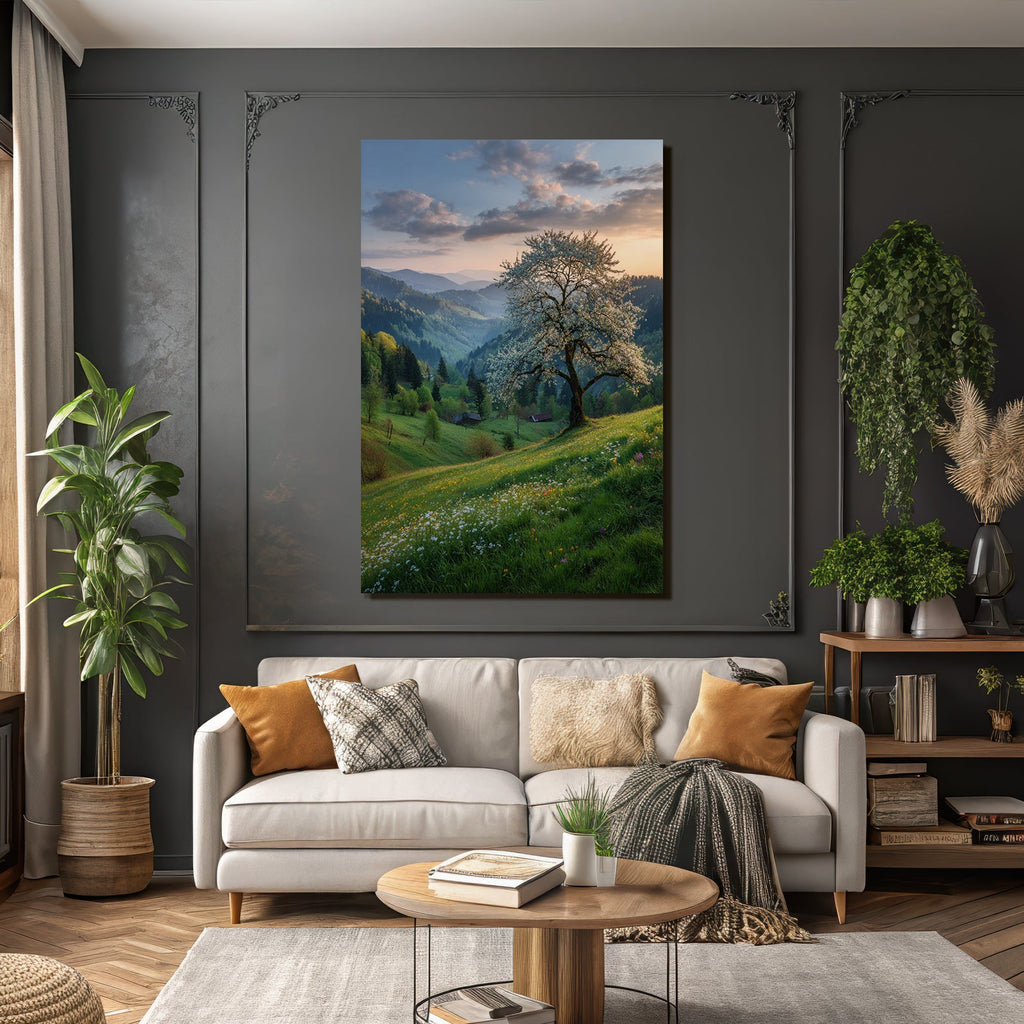 Blühender Baum Am Hang Mit Blumen Und Bergen Im Hintergrund