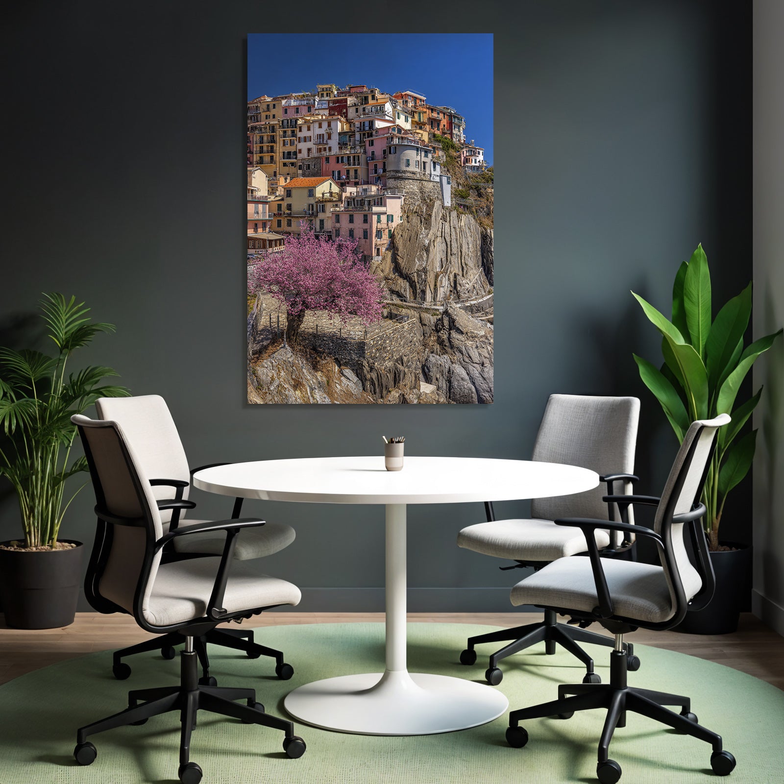Küstenlandschaft Bunte Gebaüde Blumiger Baum Cinqüterre