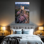Ruinierter Turm Auf Felsen Umgeben Von Bluhenden Rosa Baumern Mit Dorfdurchblick