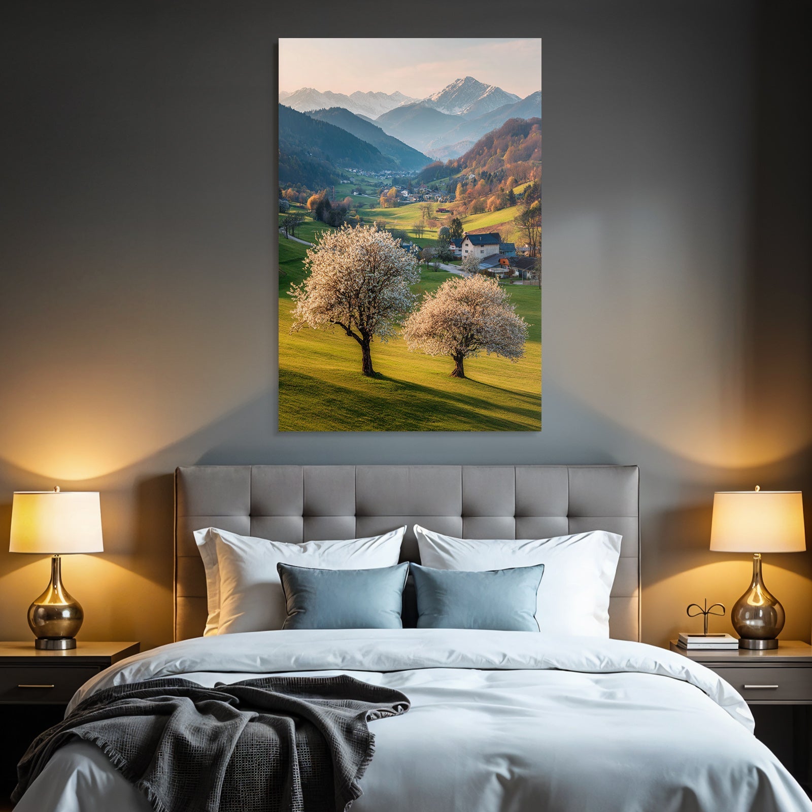 Schöne Landschaft Rollende Grüne Hügel Blühende Bäume Bergkette Mit Weichem Licht