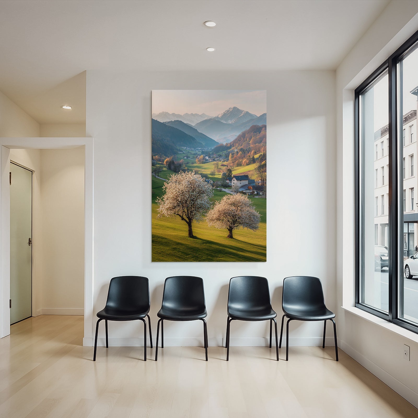 Schöne Landschaft Rollende Grüne Hügel Blühende Bäume Bergkette Mit Weichem Licht