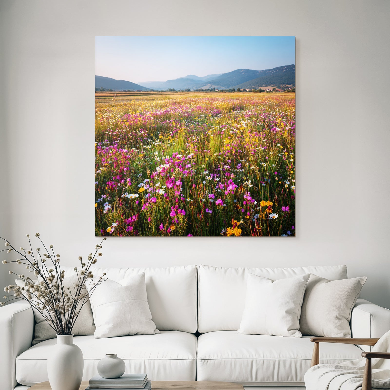 Blumige Wiese Mit Bergen Und Himmel
