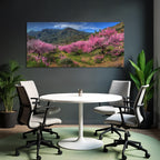 Blühende Florale Landschaft Mit Hügeln Und Blaudem Himmel