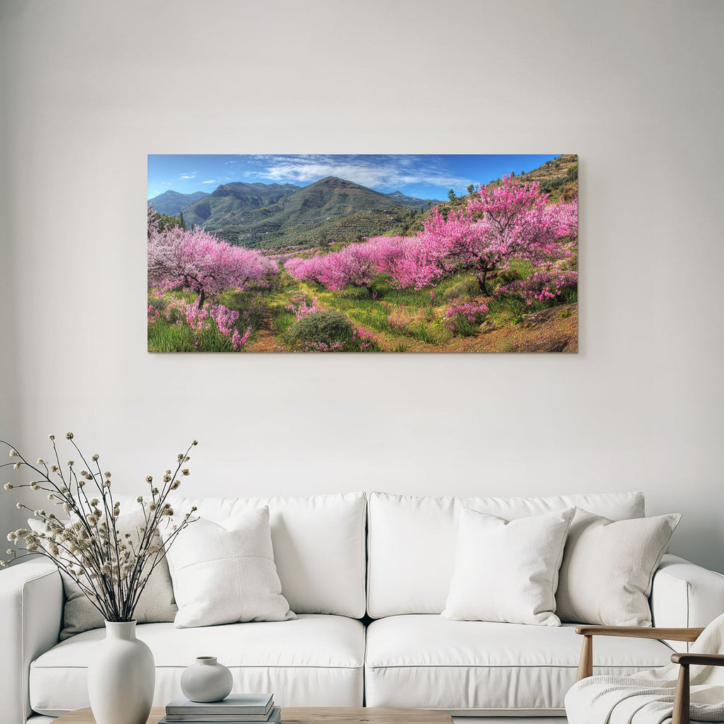 Blühende Florale Landschaft Mit Hügeln Und Blaudem Himmel