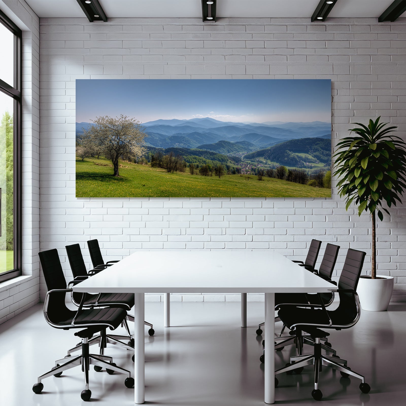 Idyllische Landschaft Mit Blühendem Baum Und Berge
