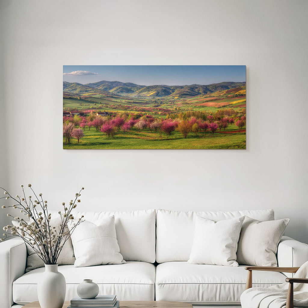 Idyllische Landschaft Mit Hügeln Bluhenden Bäumen Frühling