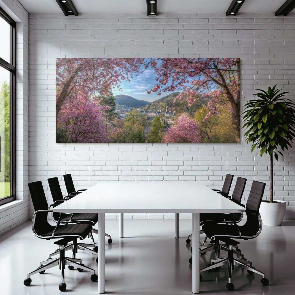 Landschaft Mit Rosafliederblütern Und Höfen