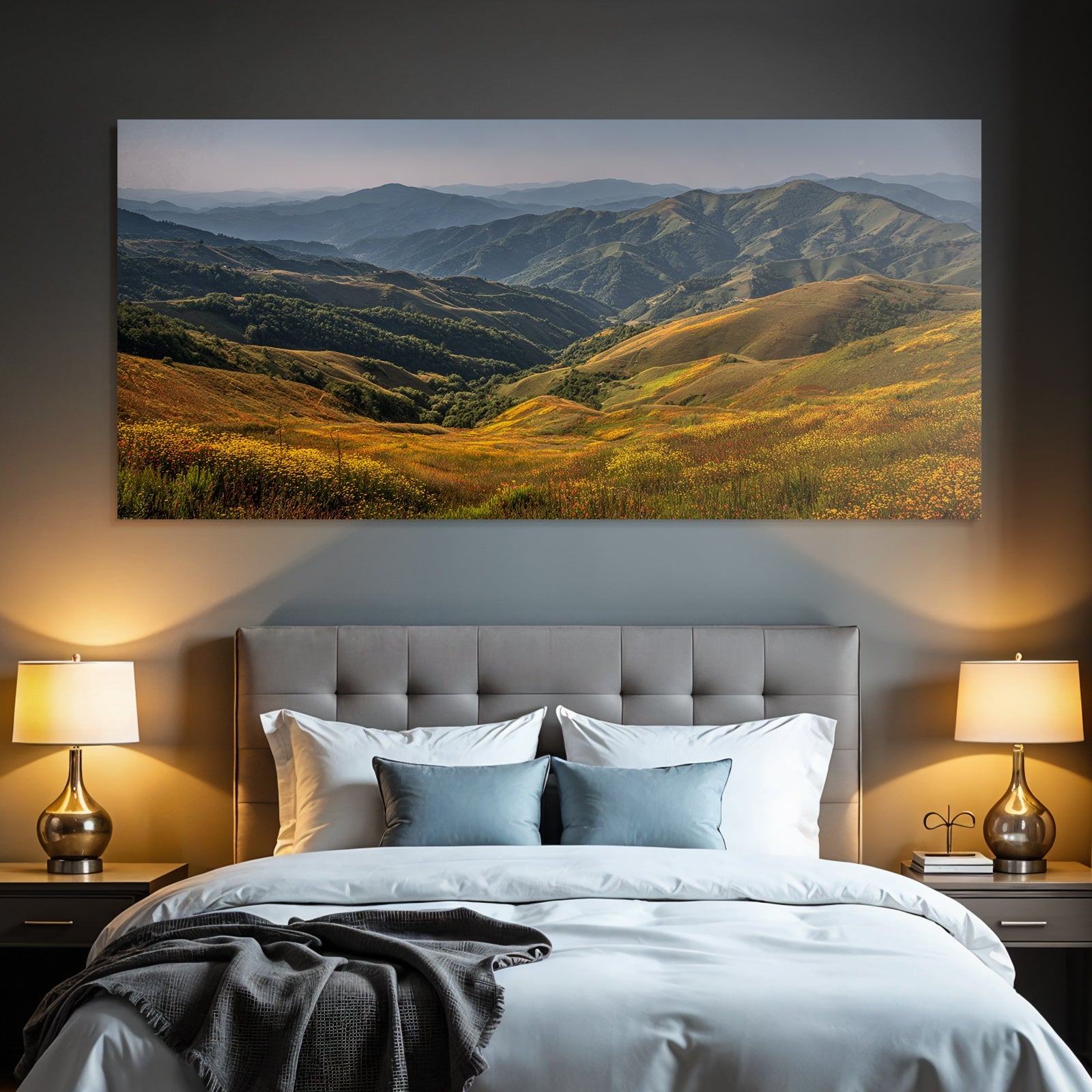 Rollende Hügel Und Berge Mit Wilden Blumen Wiese