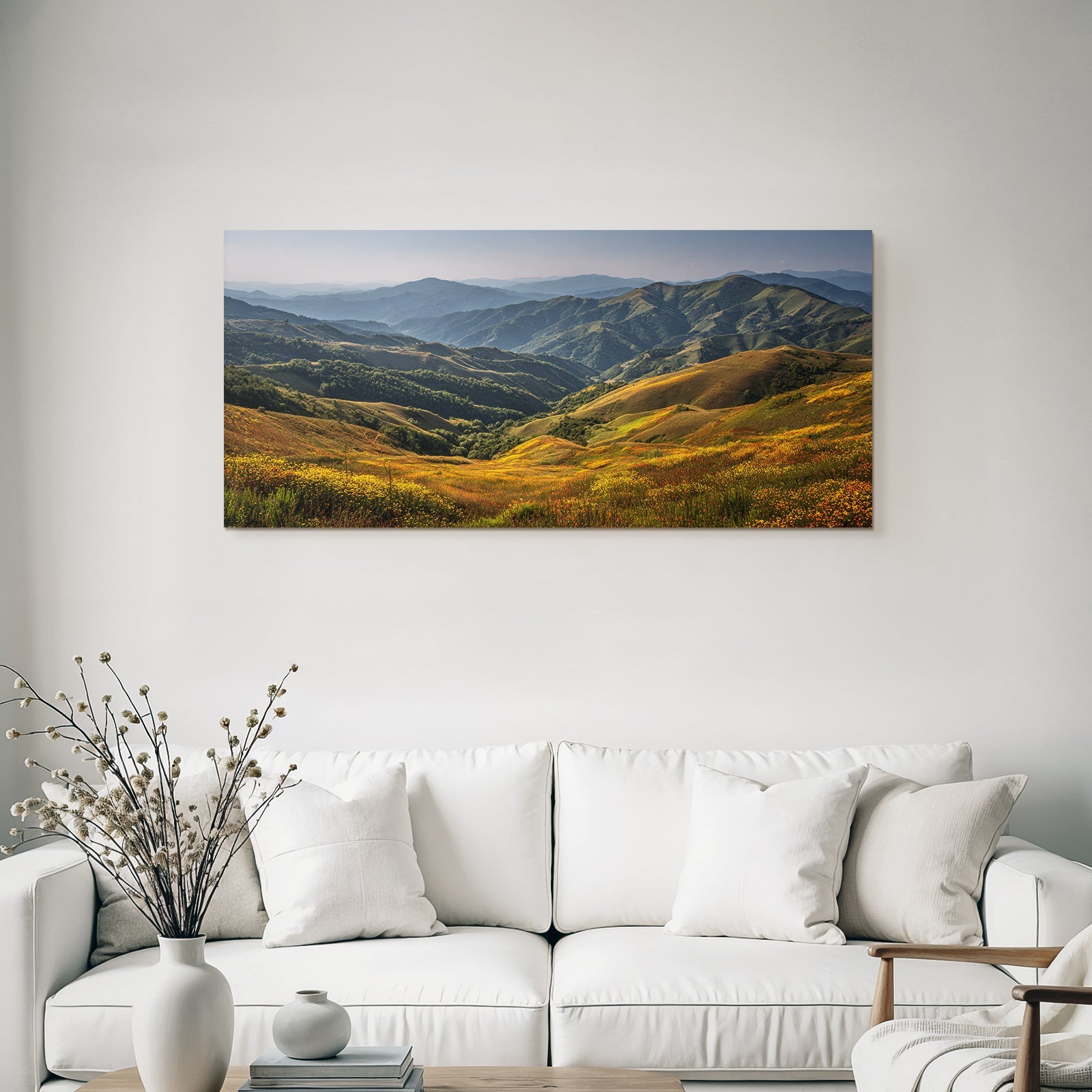 Rollende Hügel Und Berge Mit Wilden Blumen Wiese