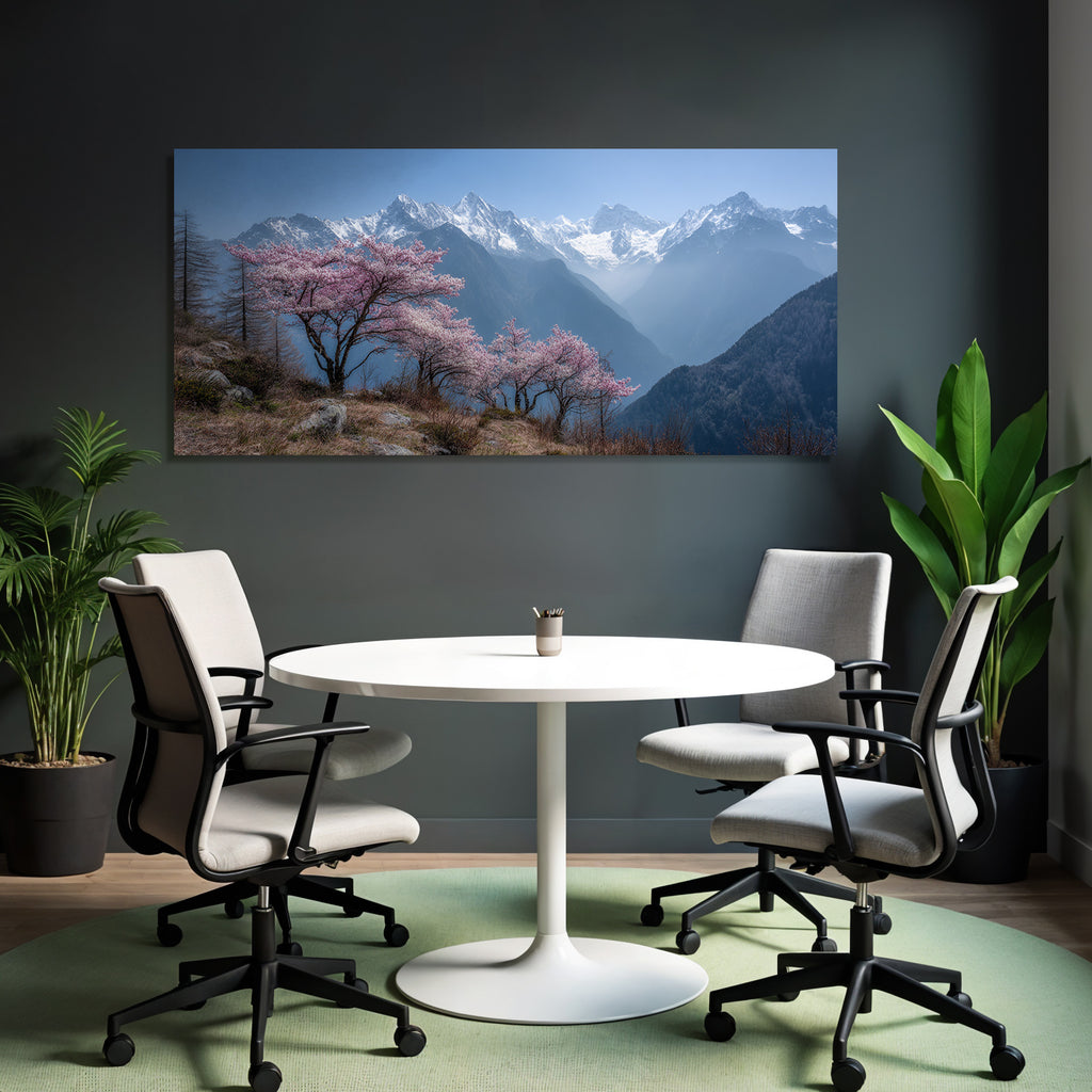 Schneebedeckte Berge Und Kirschblüten Im Frühling