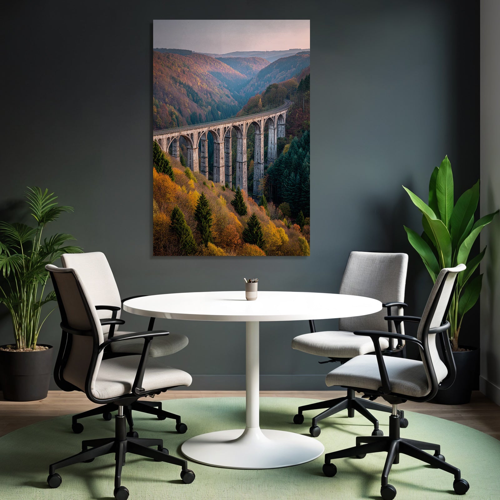 Liche Brücke Im Tal Mit Bäumen Und Hügeln