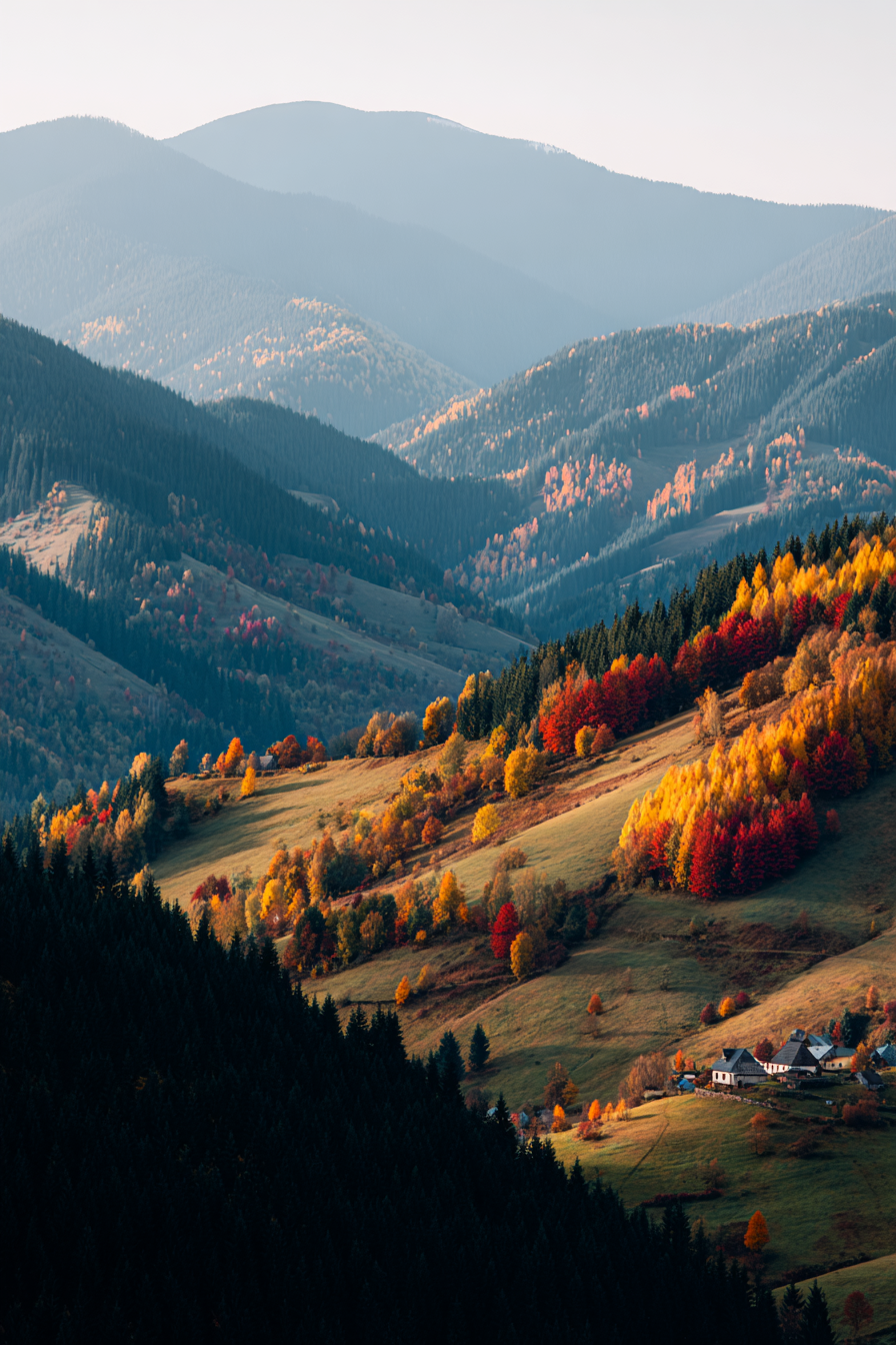Malerische Berglandschaft Im Mit Farbenfrohen Bäumen Und Häusern | Herbst | Jahreszeiten
