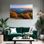 Landschaft Mit Bergkulisse Orange Und Gelbe Bäume Sonnenaufgang Oder Sonnenuntergang