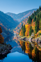 Herbstlandschaft Mit Fluss Und Bergen Reflexionen Im Wasser | Indian Summer | Jahreszeiten