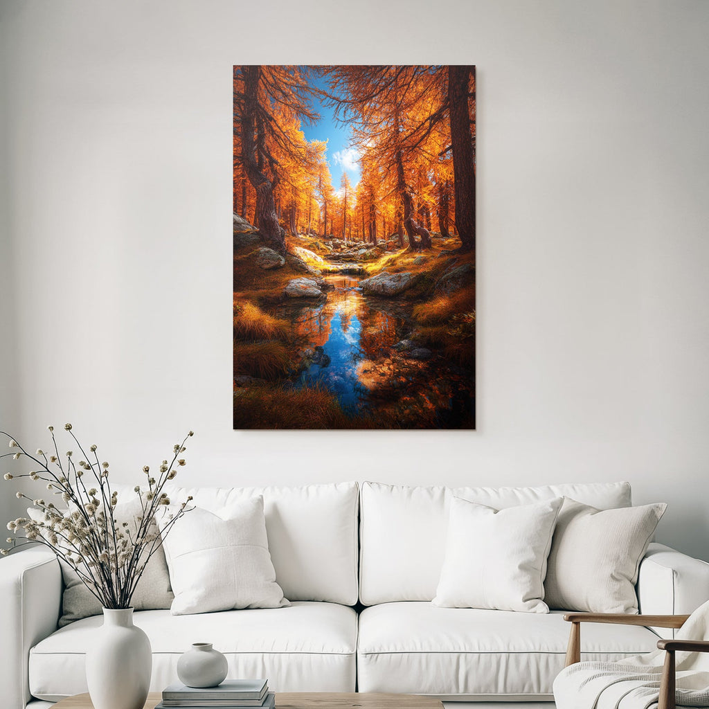 Herbstliche Landschaft Mit Orangen Bäumen Und Strom Reflexion