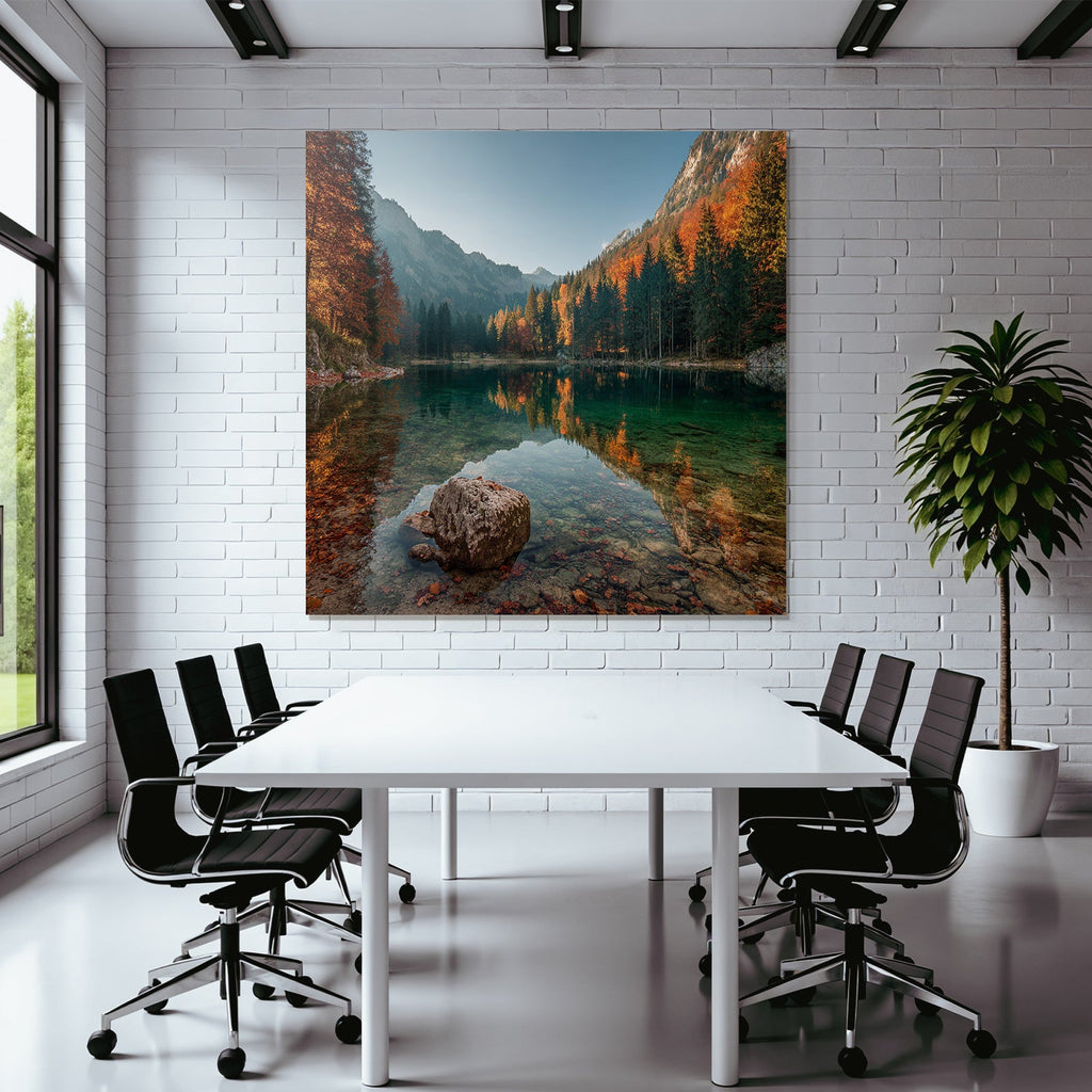 Ruhige Landschaft Mit See Und Herbstlicher Baumfauna