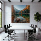 Ruhige Landschaft Mit See Und Herbstlicher Baumfauna