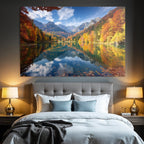 Herbstlandschaft Am See Mit Bunten Bäumen Und Bergen