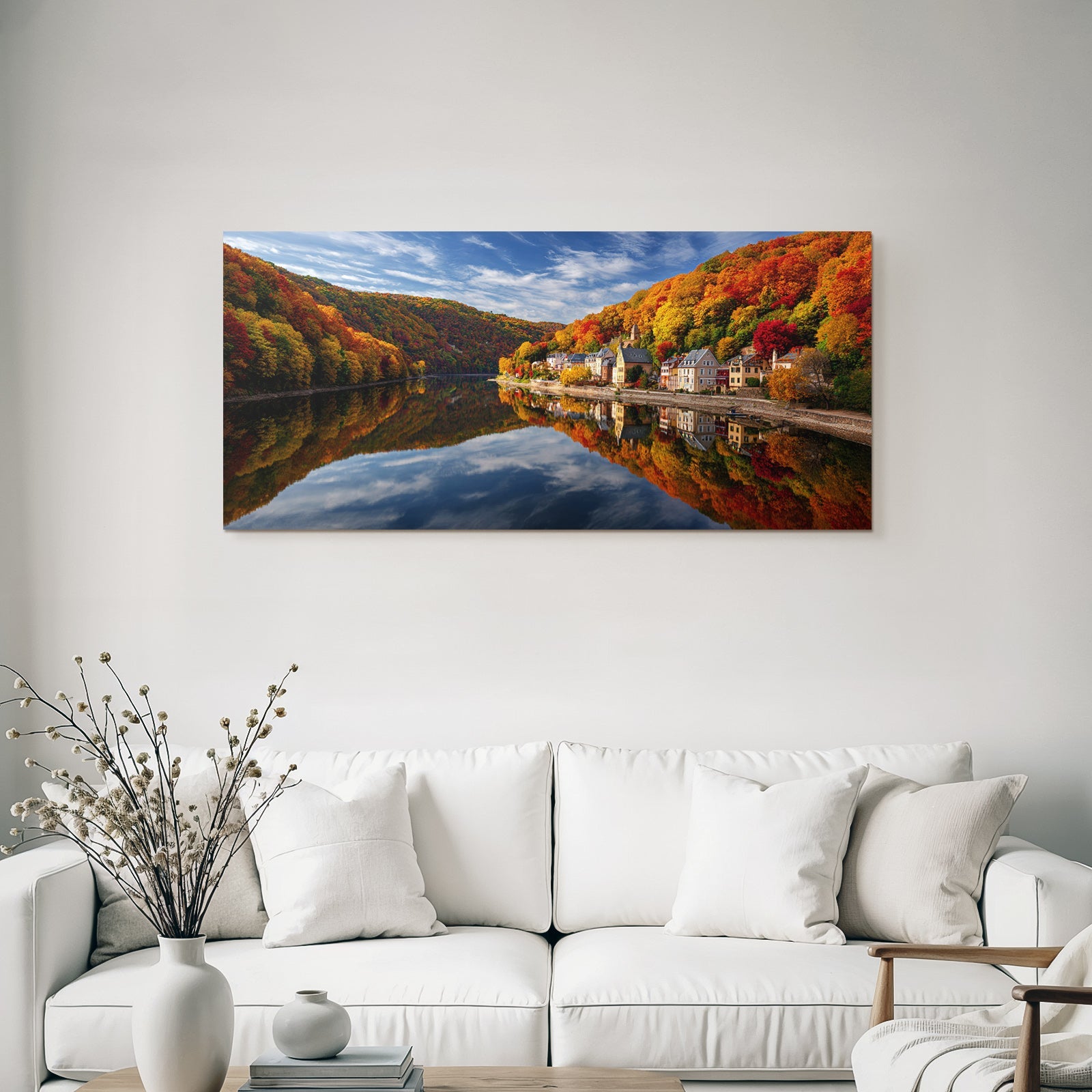 Herbstlandschaft Mit Farbenfrohem Laub Reflexion Im Wasser