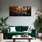 Herbstliche Landschaft Mit Reflektierenden Baumwipfeln Und Bergen