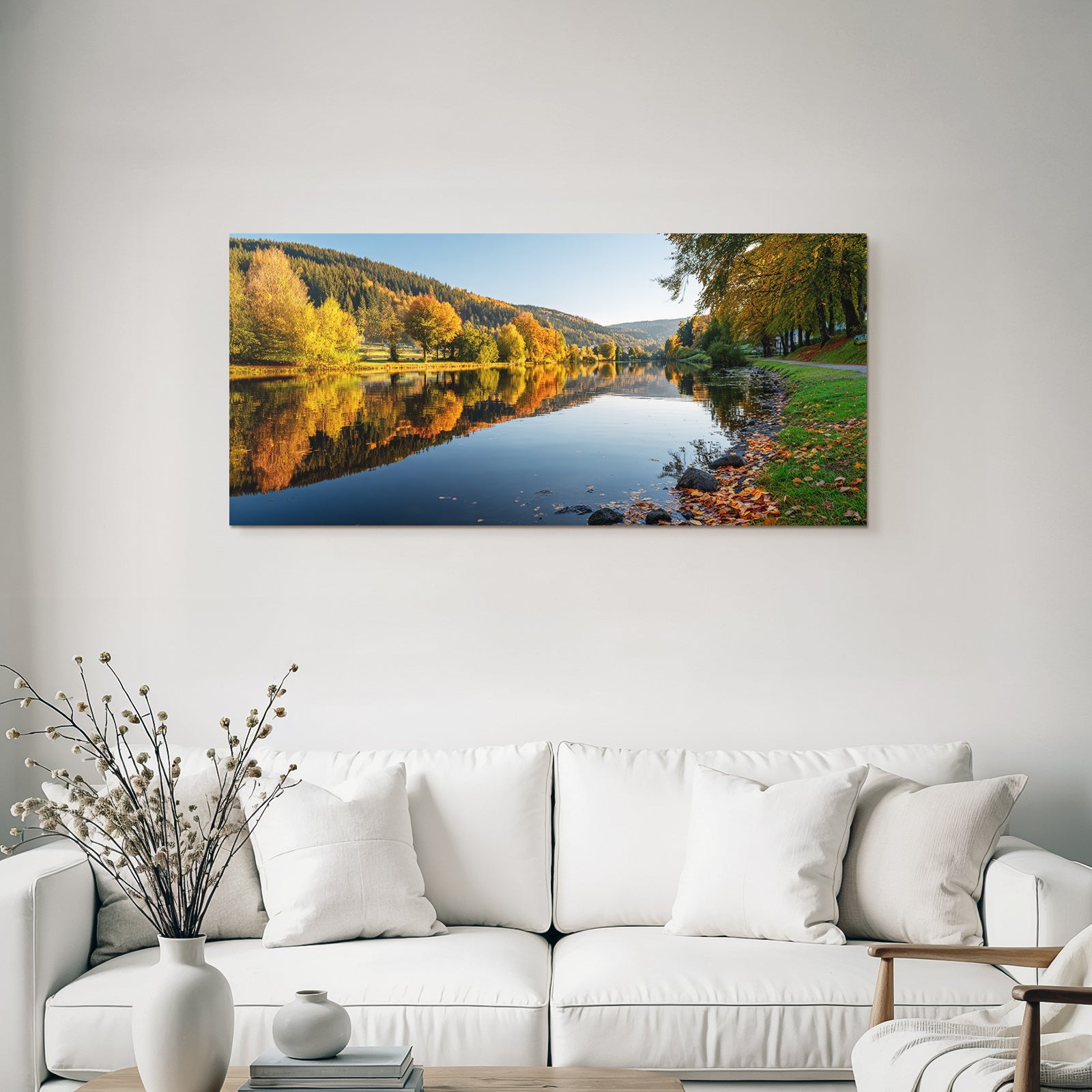 Herbstliche Riverside Szenen Mit Reflektierendem Wasser Und Bäumen