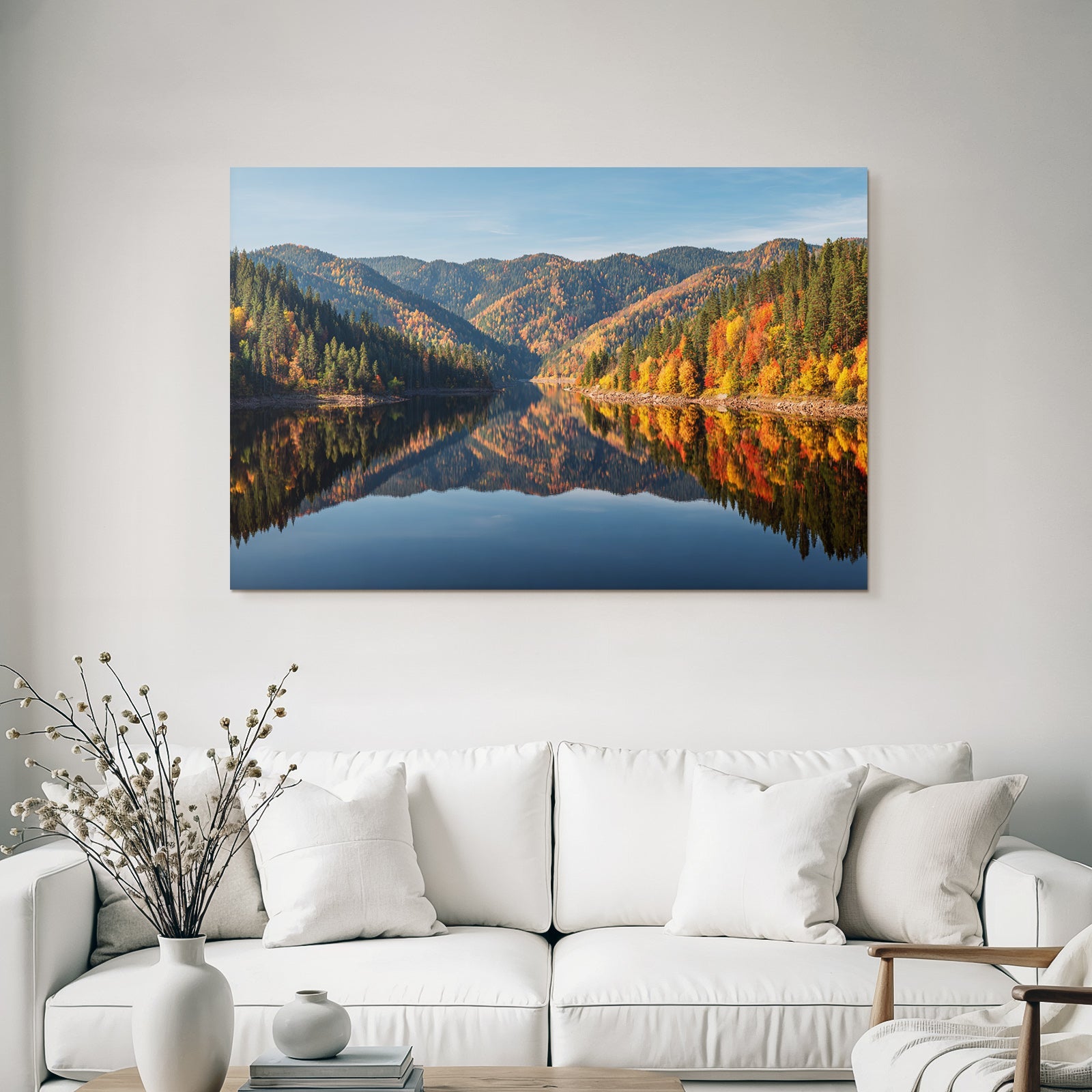 Ruhige Landschaft Herbstsee Mit Buntem Laub