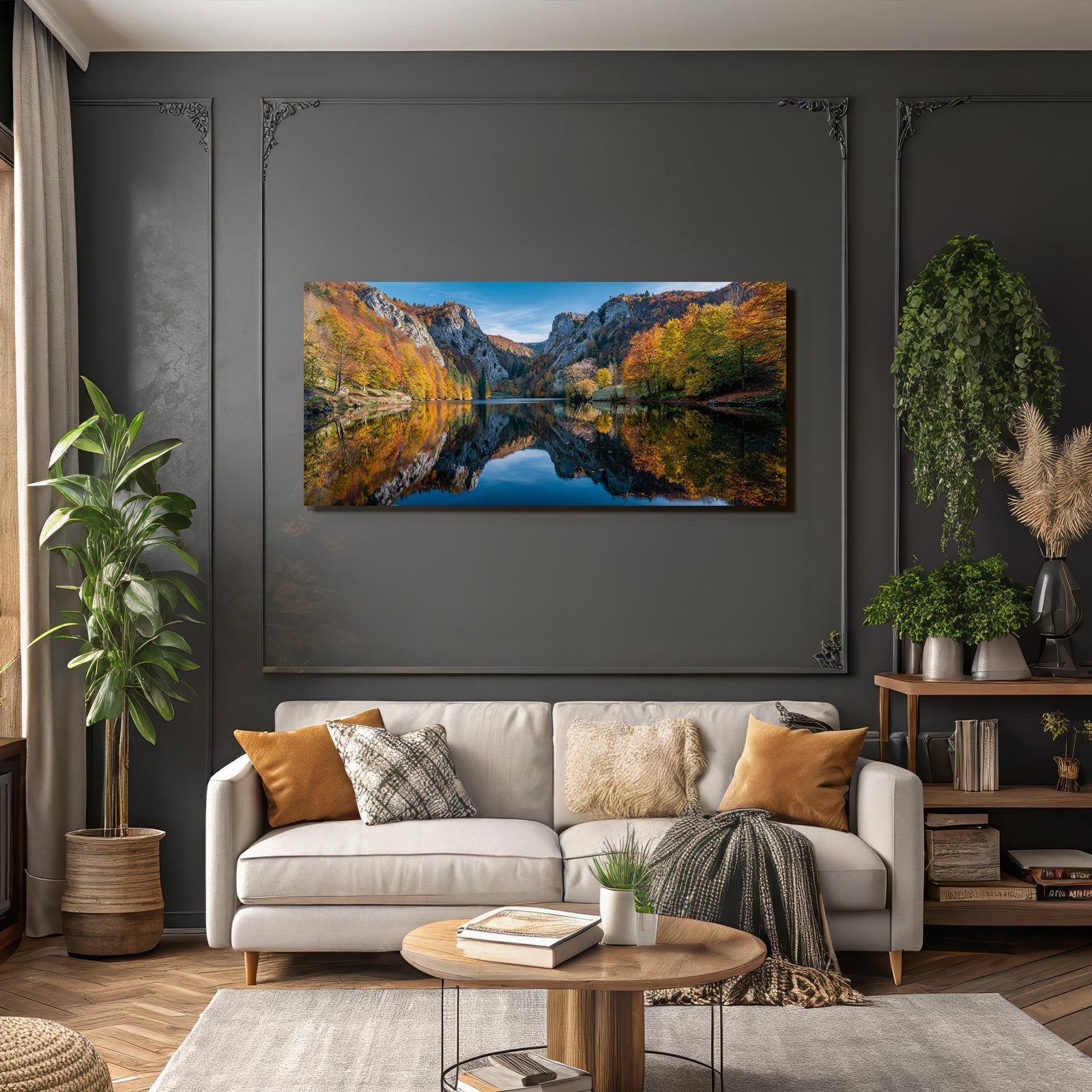 Ruhige Landschaft Herbstsee Umgeben Von Bergen Und Bäumen