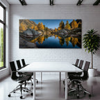 Ruhige Naturlandschaft Herbst Reflektion Wasser Bergige Region