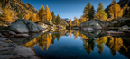 Ruhige Naturlandschaft Herbst Reflektion Wasser Bergige Region | Indian Summer | Jahreszeiten
