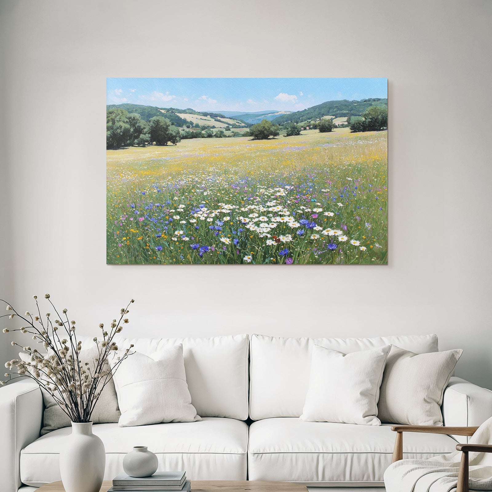 Szenische Landschaft Viele Bunte Wildblumen Hügel Blaür Himmel