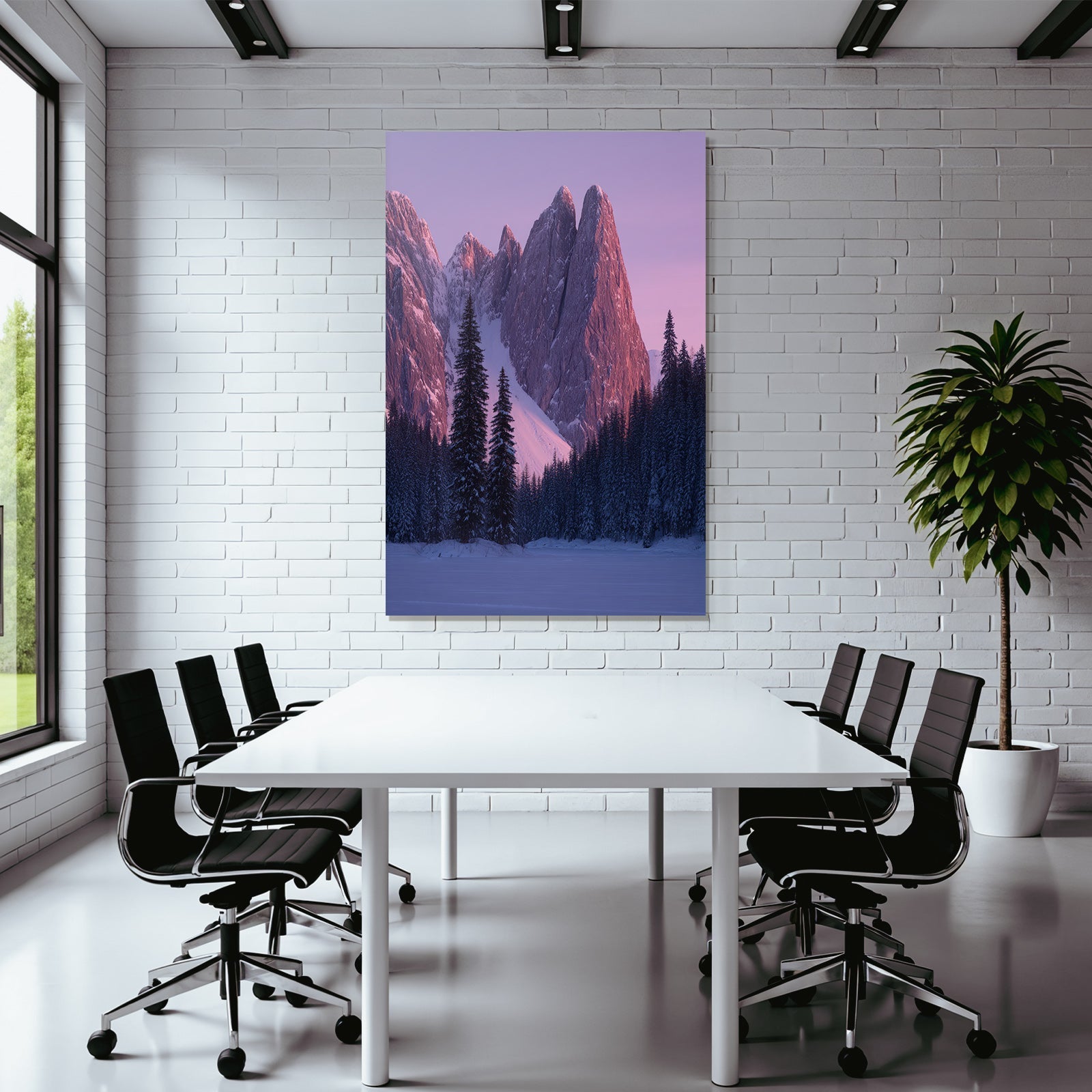 Ruhevolle Landschaft Mit Verschneiten Bergen Und Tannenbaum