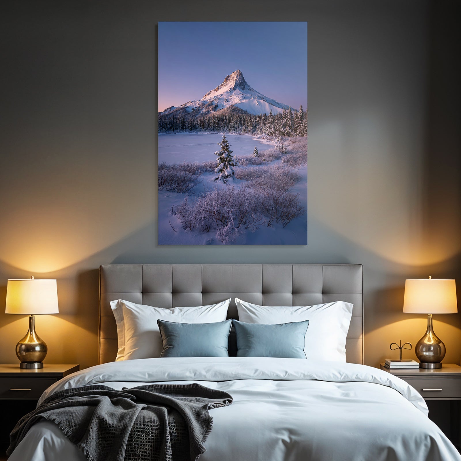 Schneebedeckte Berglandschaft Mit Eingefrorenem See Und Evergreen Bäumen