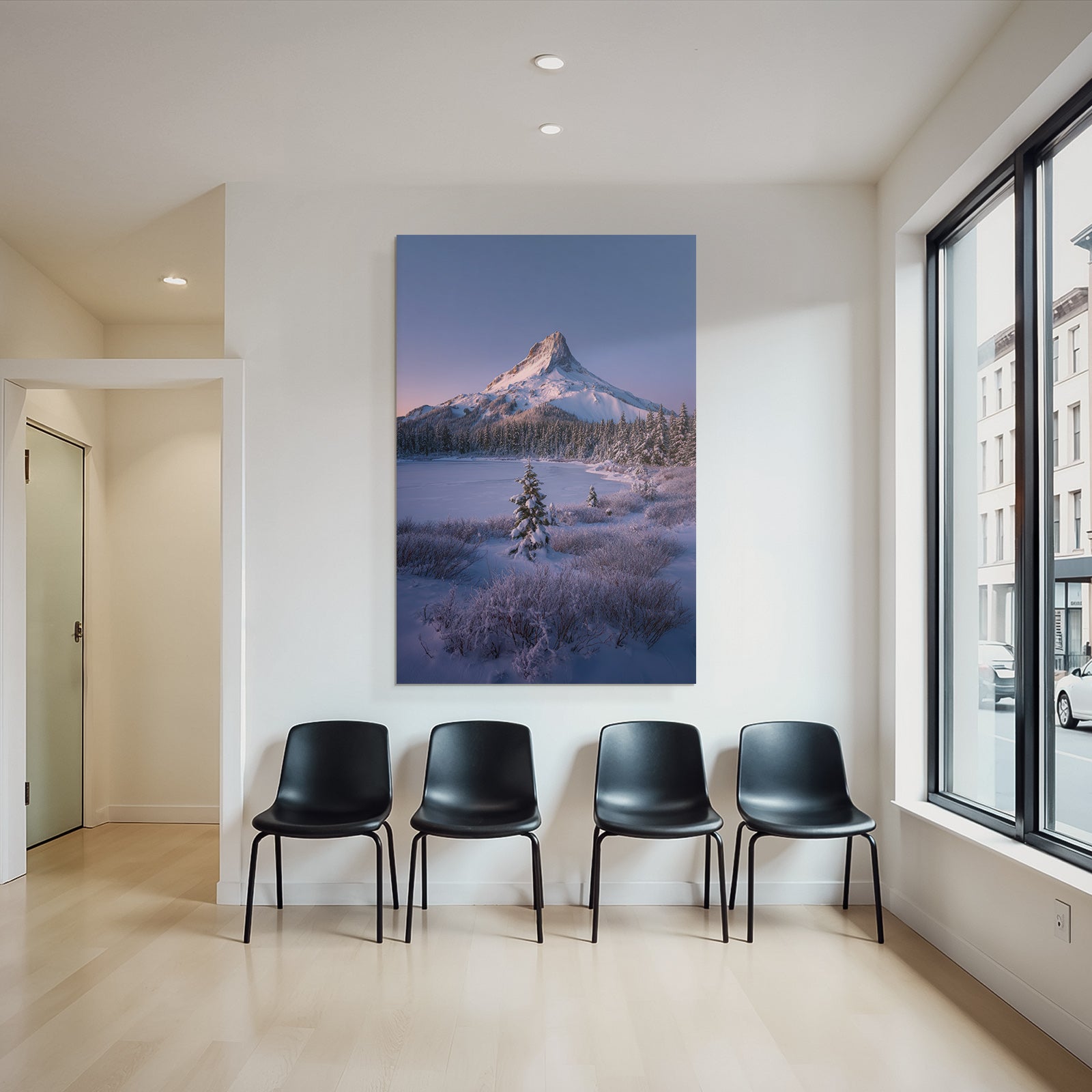 Schneebedeckte Berglandschaft Mit Eingefrorenem See Und Evergreen Bäumen