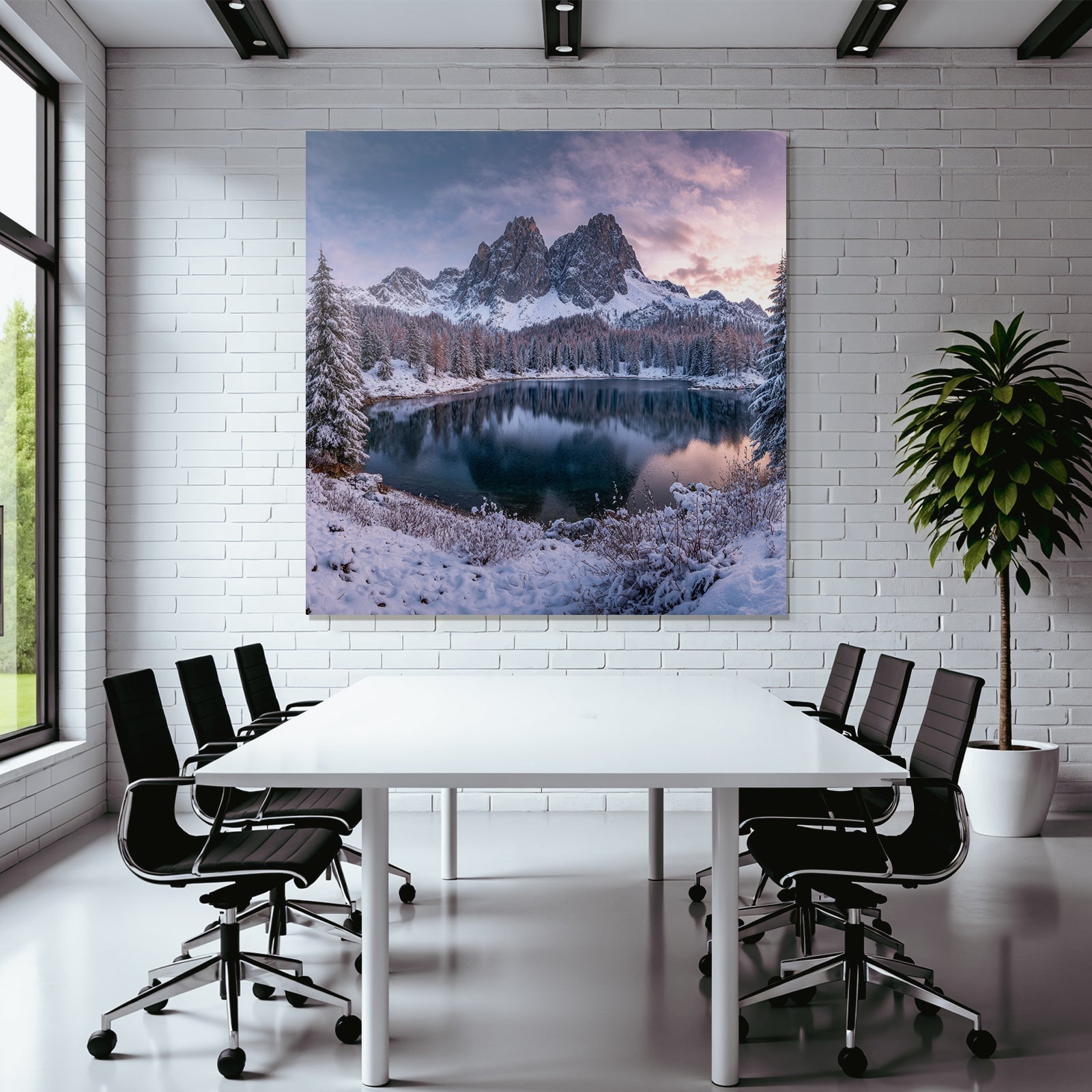 Sanfte Landschaft Am Seen Mit Bergen Und Evergreen Bäumen