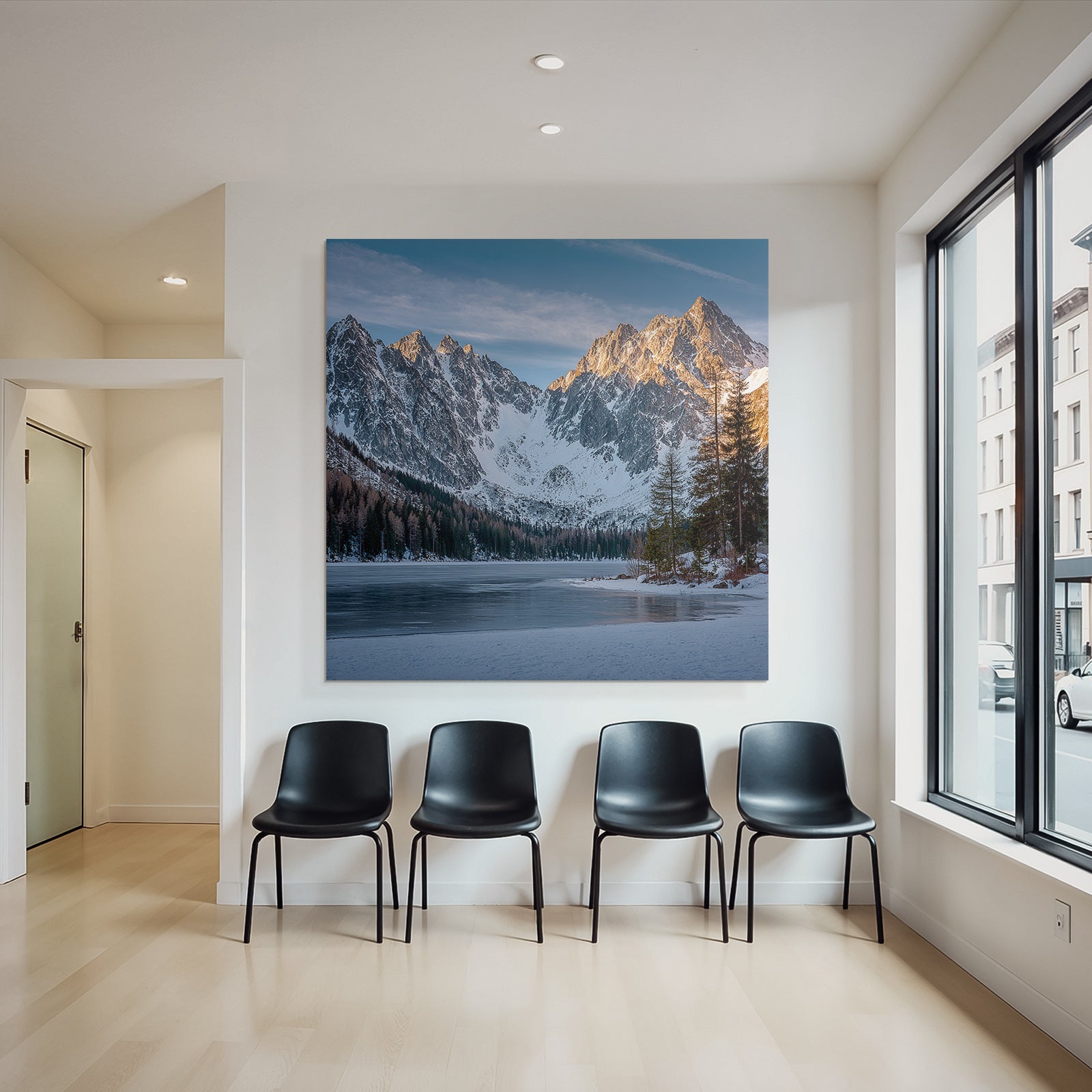 Schneebedeckte Berge Umgeben Einen Gefrorenen See Landschaft