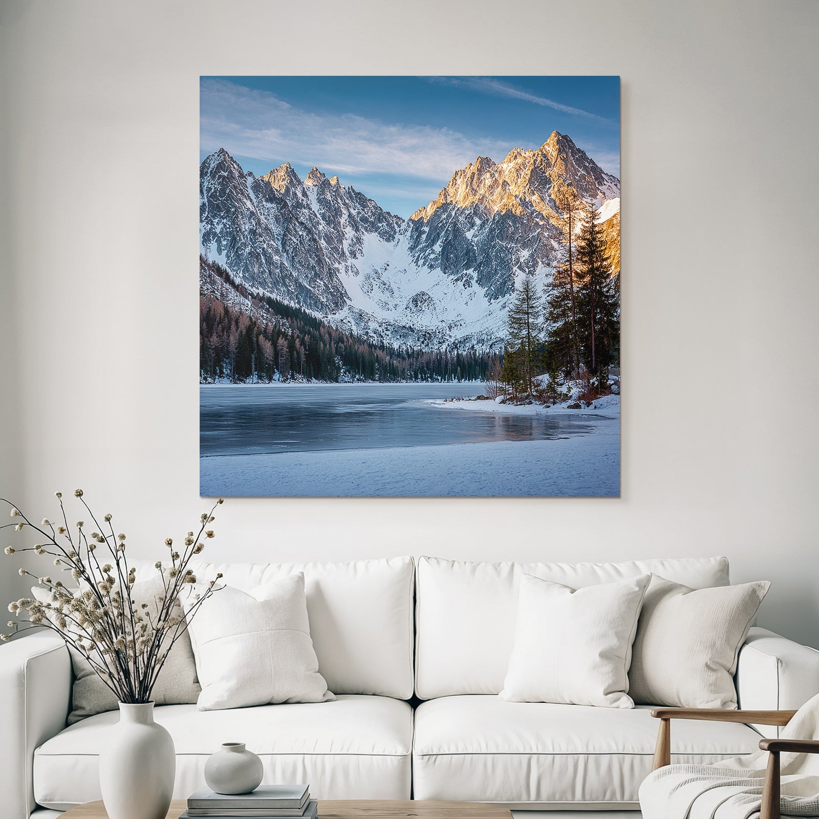 Schneebedeckte Berge Umgeben Einen Gefrorenen See Landschaft