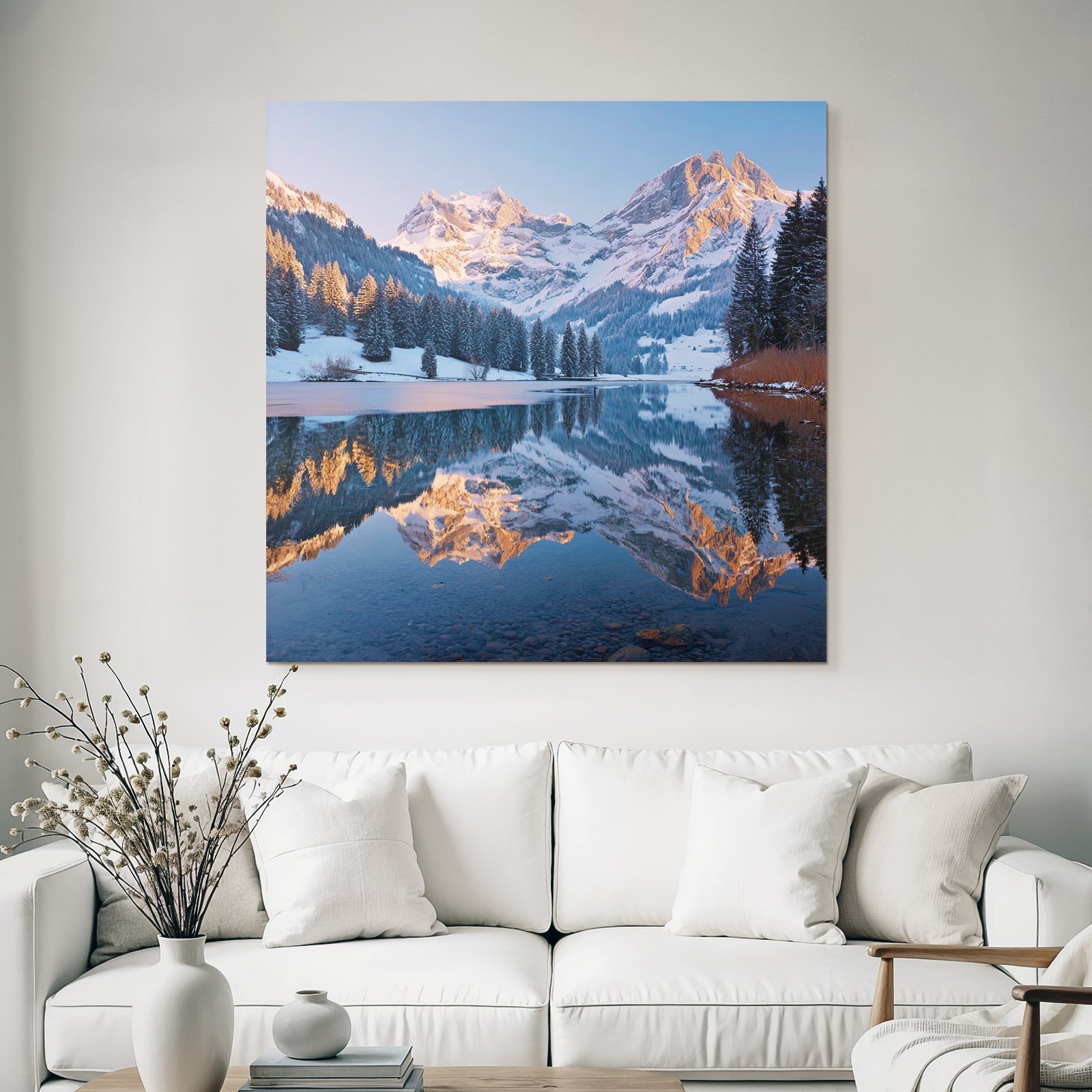 Schneebedeckte Gebirgslandschaft Spiegel Im See Allein In Der Natur