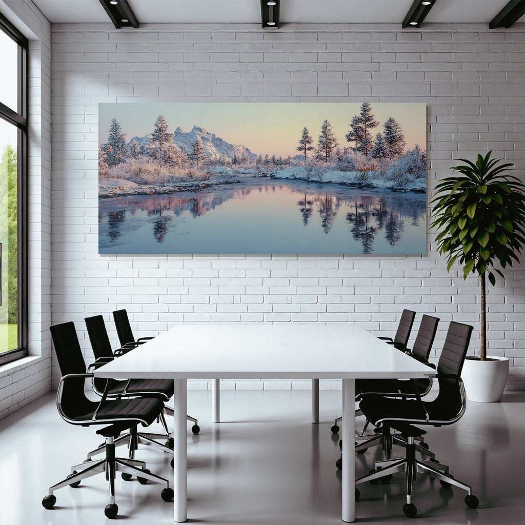 Landschaft Mit Schneebedeckten Bergen Und Fluss