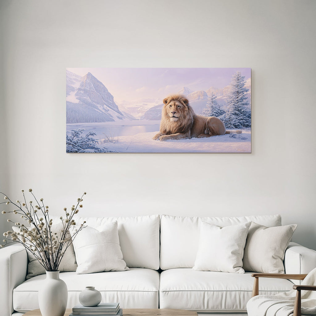 Löwe Ruhend In Einer Schneebedeckten Landschaft