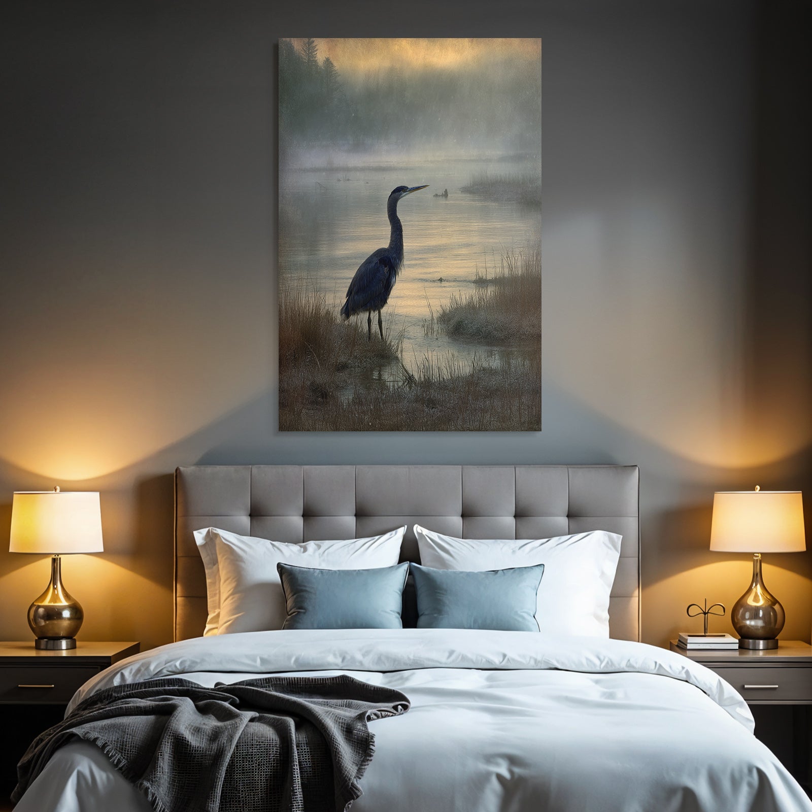 Friedliche Szenen Mit Heron Am Wasser Im Nebel