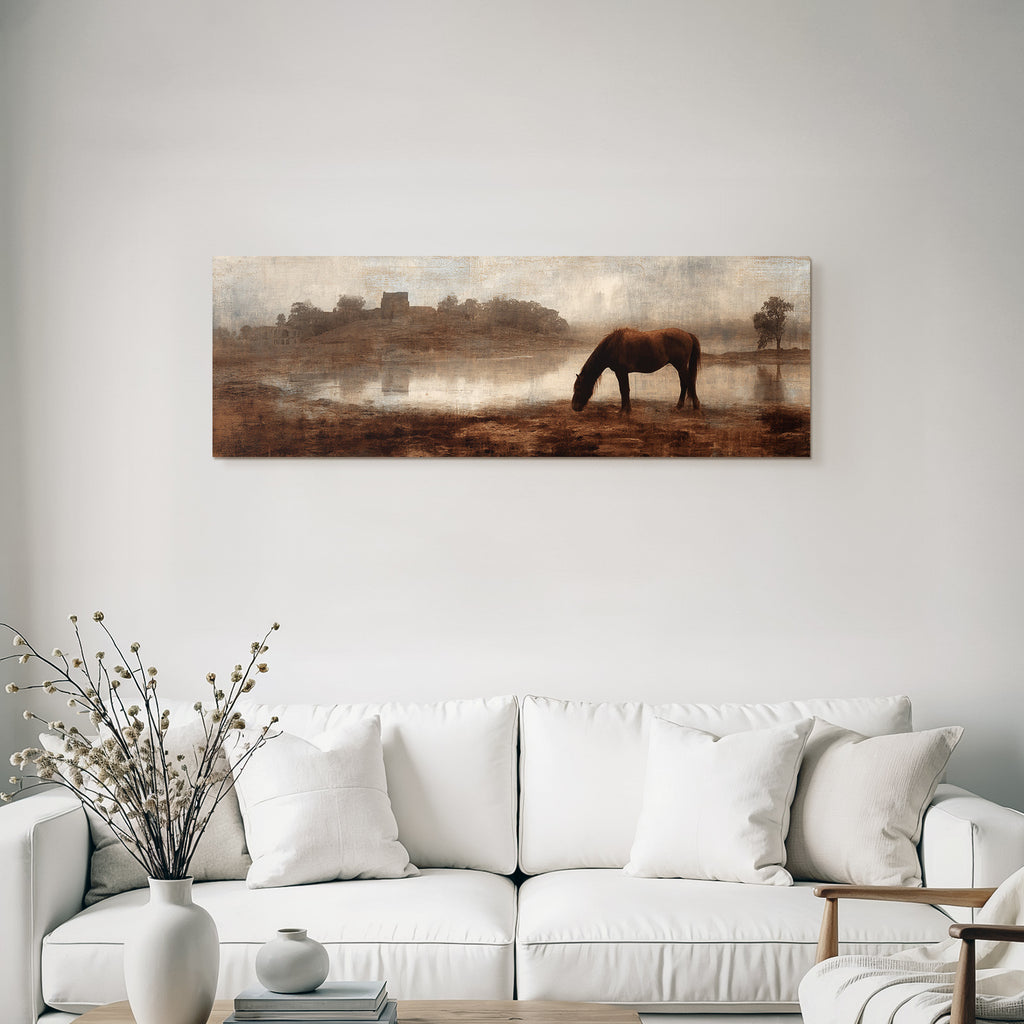 Ruhige Landschaft Pferd Weide Stealth Und Ruinen Morgend Nebel