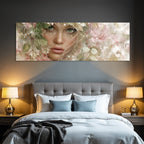 Junges Frauen Portrait Mit Blumen Hintergrund Und Gruenen Augen